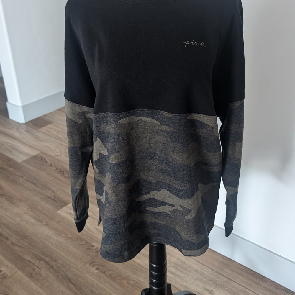 PINK Victoria's Secret Black and Camouflage Men's Sweater - Picture 3 of 13